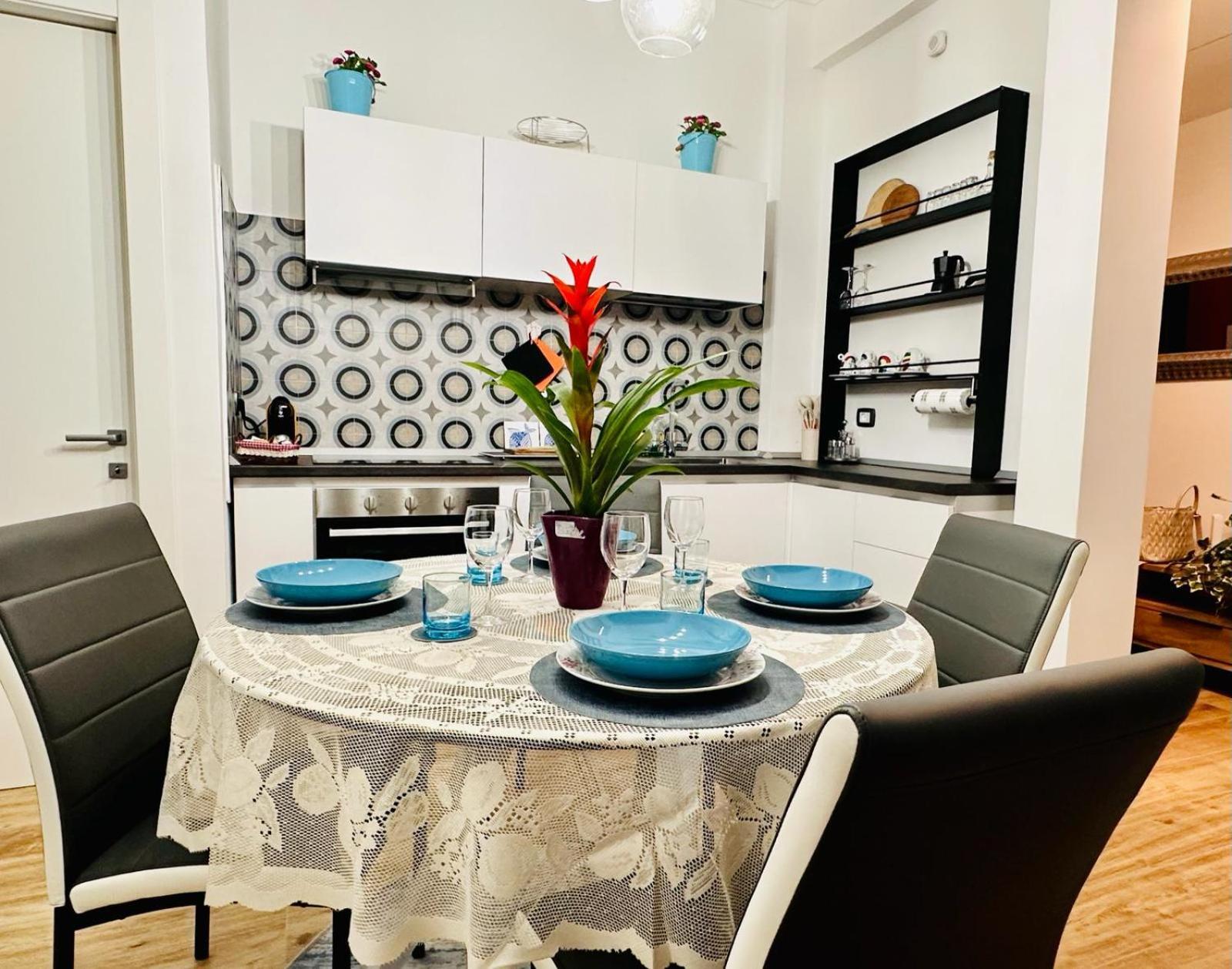 Ferienwohnung Lombardo'S Family - Free Private Parking 700M From The Station! La Spezia Exterior foto
